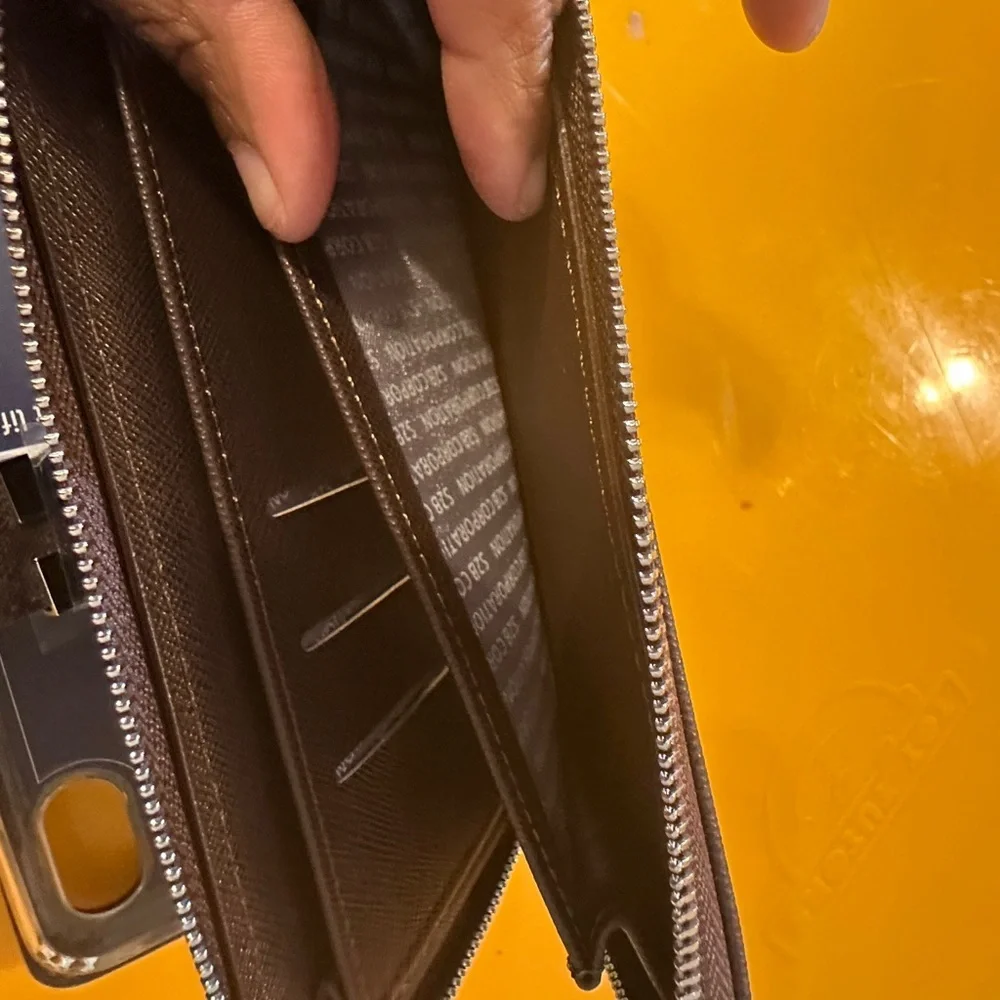 Kohl’s Black Wristlet Phone Case